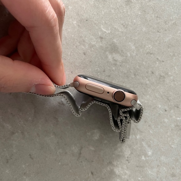 Apple watch 4 - Picture 2 of 12